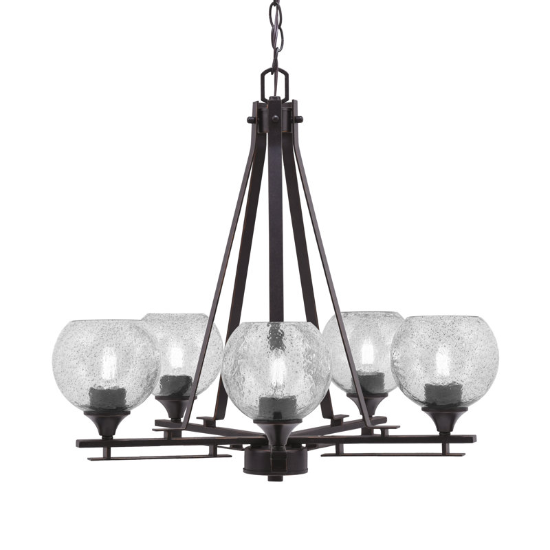 Lustre 5 lumières Uptowne illustré en finition granit foncé avec verre fumé de 5,75 po