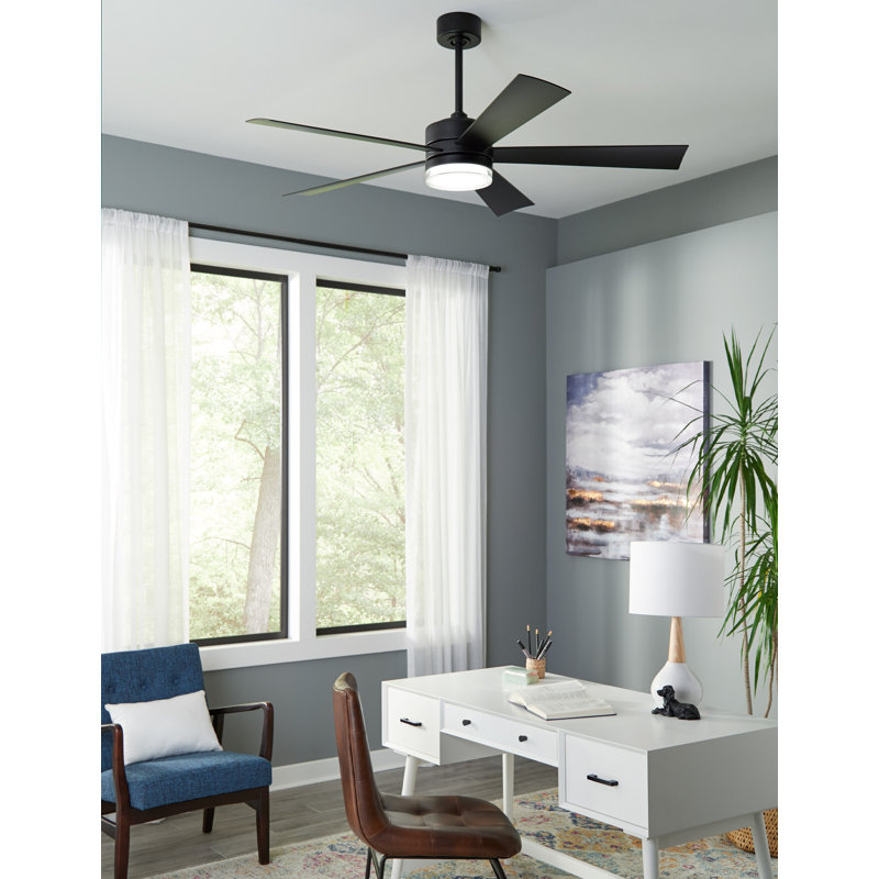 Ventilateur de plafond intelligent à cinq pales d'extérieur et d'intérieur Wynd avec télécommande et ensemble d'éclairage DEL inclus fonctionnant avec les applis Alexa, iOS ou Android