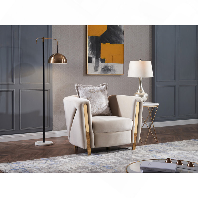 Chaise en velours revêtue de bois beige