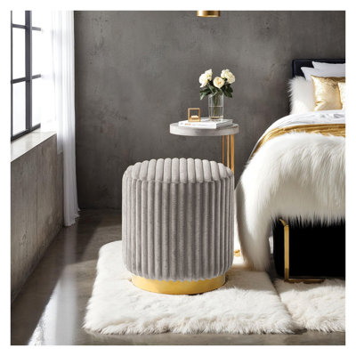 Tabouret décoratif contemporain avec tissu semblable à de la fourrure gris et base en acier inoxydable doré