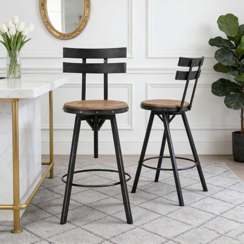 Chaise en métal avec siège en bois