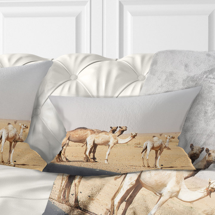 Coussin Camels in Sunny Sahara Desert - imprimé animal