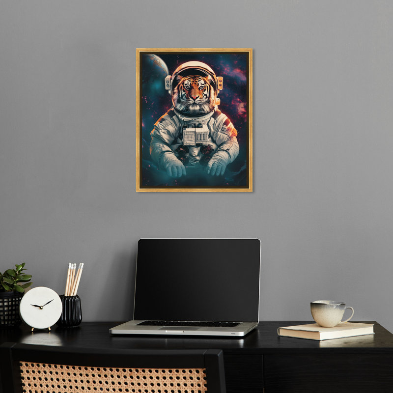 «Astronaut Tiger», art mural par Notoriart, Cadre doré, H 21 po x l 17 po