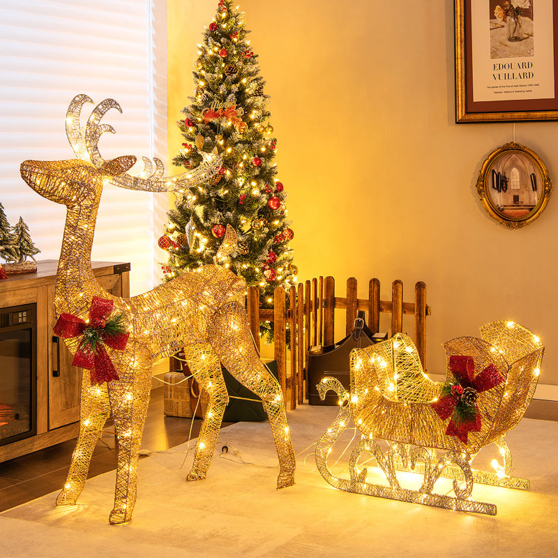 Décoration de jardin illuminée de Noël avec renne de Noël et traîneau du père Noël