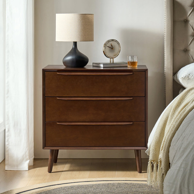Commode d'appoint Mid-Century moderne à 3 tiroirs avec prise de courant Aviannah, Noyer