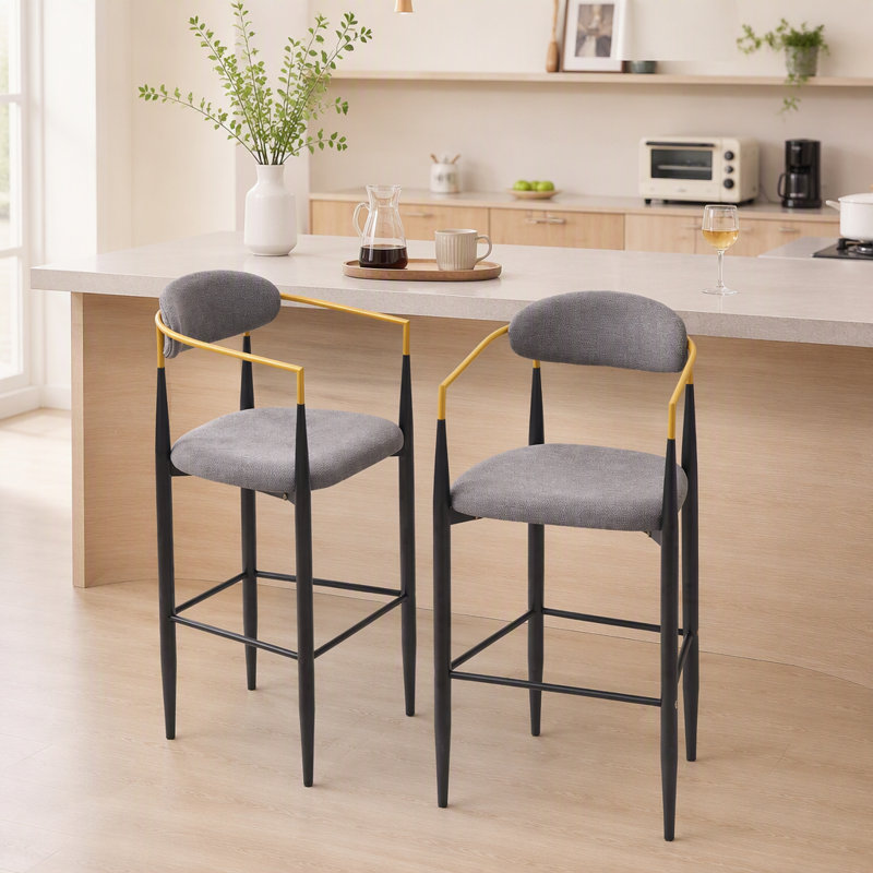 Tabouret de bar rembourré moderne avec accoudoirs dorés - hauteur de siège de 23 po, conception ergonomique pour îlot de cuisine ou comptoir de salle à manger, ensemble de 2 - tissu gris et structure en métal noir