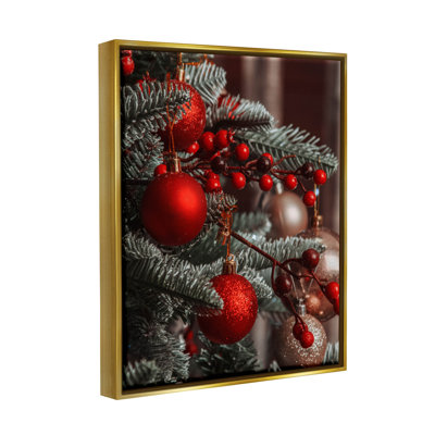 "Hanging Red Ornaments Christmas Tree" par Lil 'Rue - peinture sur toile à cadre flottant