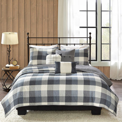 6 Piece Printed Herringbone Quilt Set With Throw Pillows