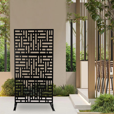 Free Standing Privacy Screen
