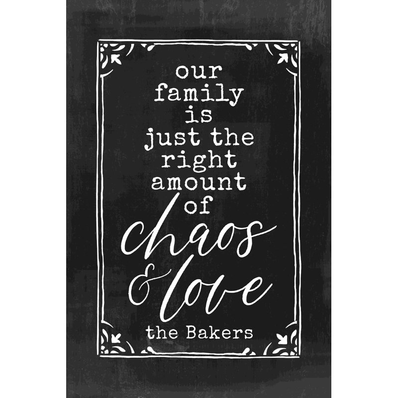 «Our Family in Just the Right Amount of Chaos and Love», art textuel sur toile tendue, H 12 po x l 8 po