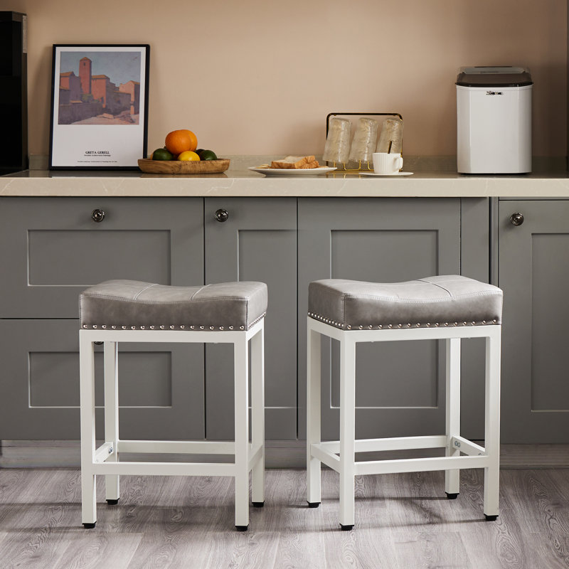 Tabouret de comptoir 24,21 po Michille, Cuir gris / structure blanche, 2