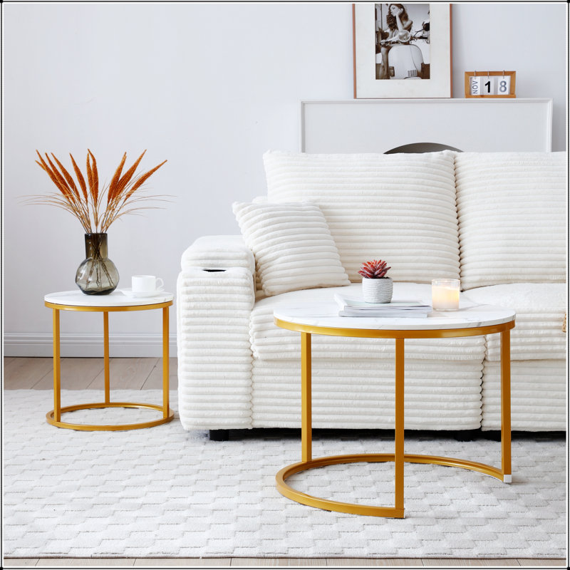 Ensemble de 2 tables basses gigognes rondes avec dessus en marbre et cadres dorés pour les espaces de vie modernes