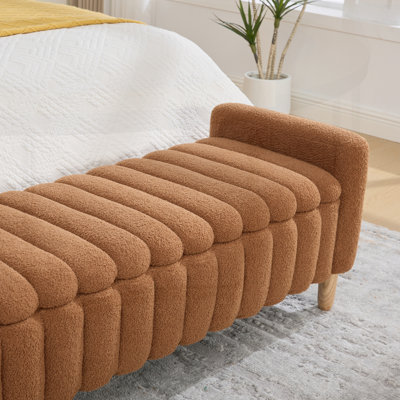 Banc rembourré de 63 po de hauteur avec lit escamotable de 63,4 po avec rangement rabattable, conception capitonnée Wave Channel et pieds en bois massif pour un usage multiple dans les chambres et les vestibules.