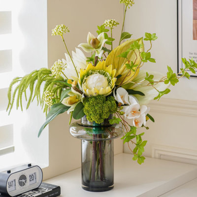 Ornements de fleurs simulées