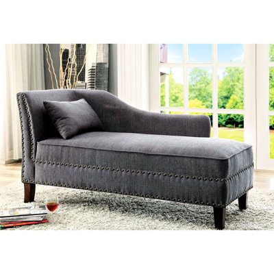 Méridienne de style transitionnel en mélange de lin gris 1pc avec détails cloutés, oreiller et finition cerisier foncé, l 61 po x P 25 po x H 31 1/2 po, oreiller moderne de style contemporain pour le salon, style, structure