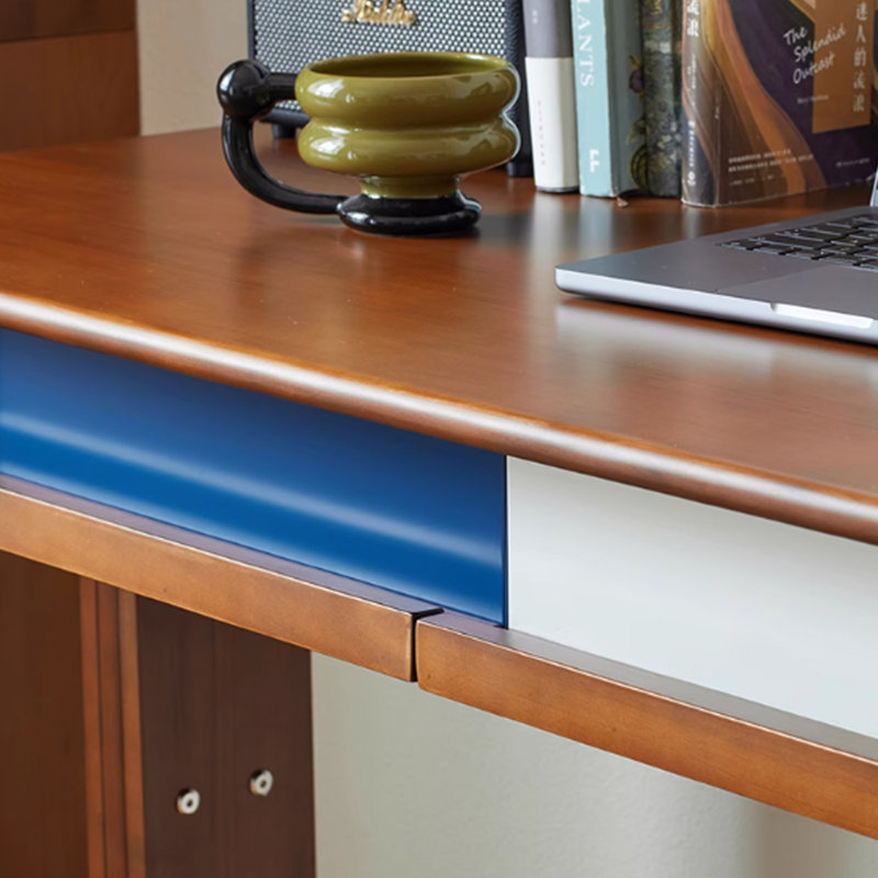 Bureau d'écriture rétro créatif et super pratique