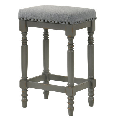 26 pouces gris patiné avec siège rembourré et garniture cloutée pour un repas rétro dans un tabouret de bar rustique et froid de 2 cuisines