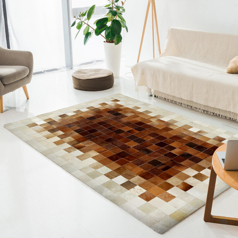 Tapis beige et brun en patchwork de veau, Rectangle 7 pi 10 po x 10 pi