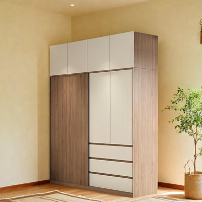 Petite garde-robe moderne et simple