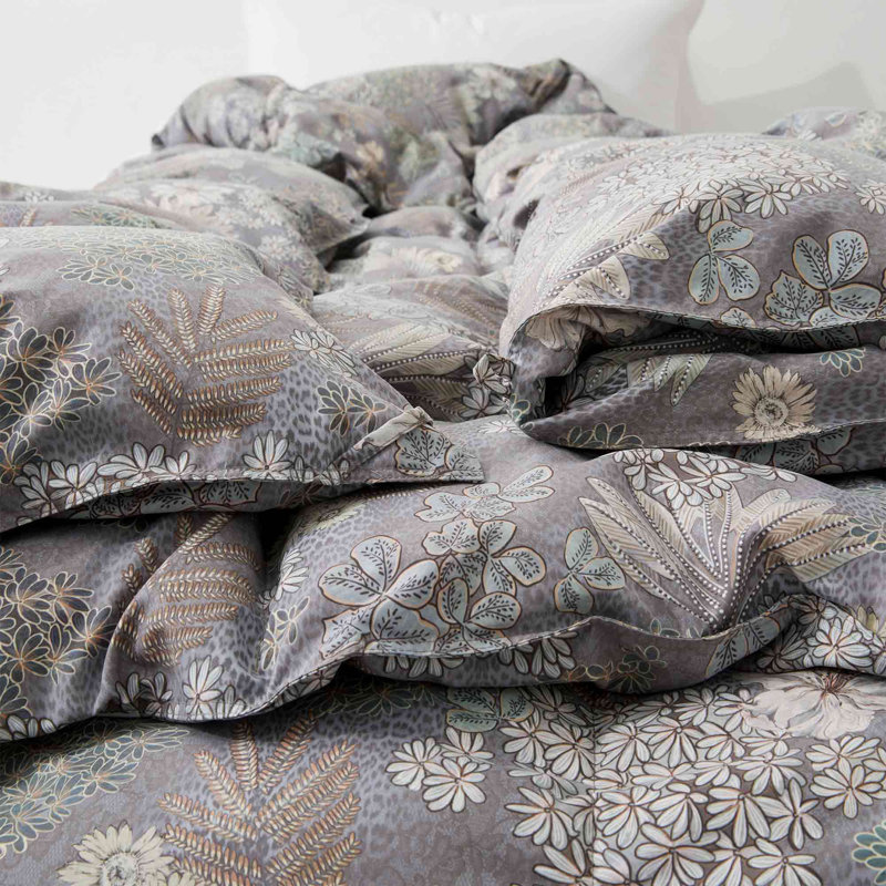 Couette en duvet d'oie toutes saisons Iftekar, Motif floraux gris, Très grand californien