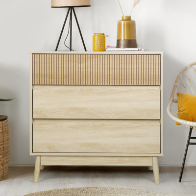 Table de chevet en bois naturel avec 3 tiroirs et surface rayée