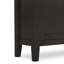 Armoire de rangement transitionnelle en bois massif l 32 po avec tablettes réglables et plateau à rebords Redmond-1428999013