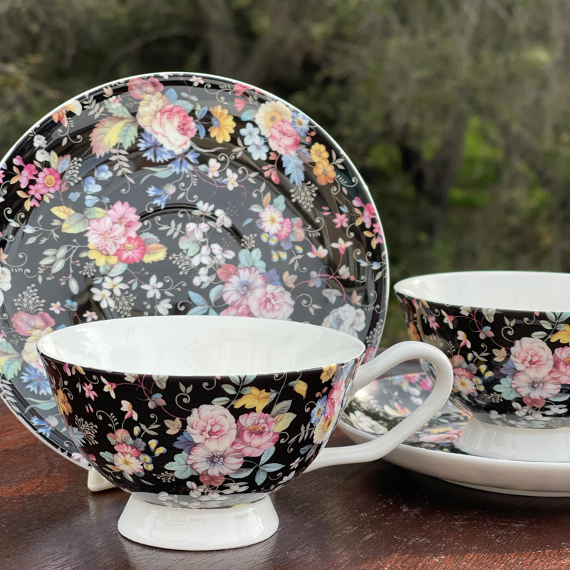 Petite tasse à thé en porcelaine tendre et soucoupe Petite Rose, ensemble de 2