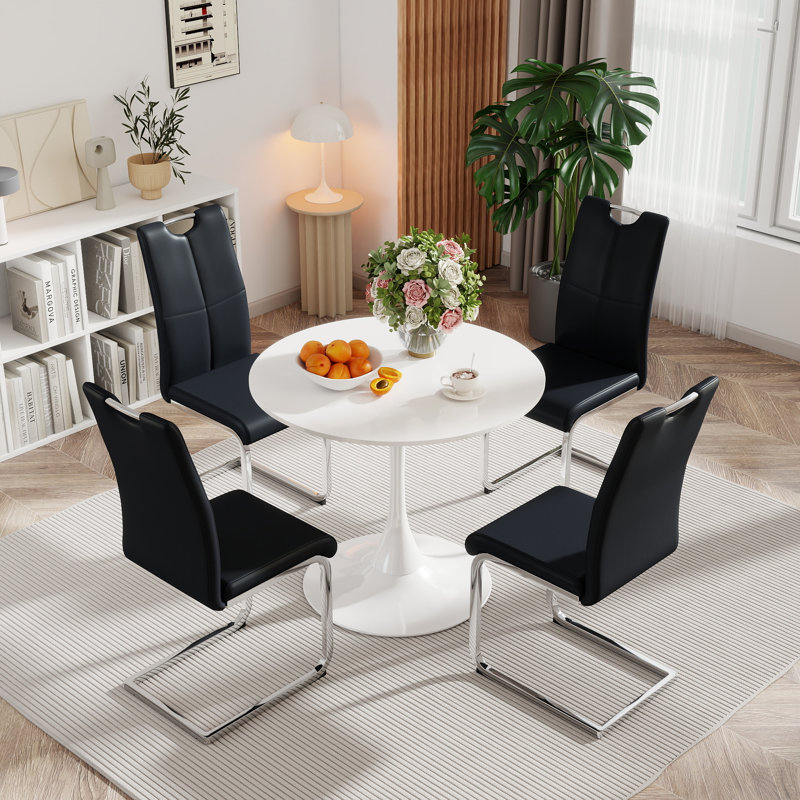 Ensemble de table de salle à manger 31,5 po à piédestal rond avec chaises en cuir synthétique, 5 Pieces: Table, 4 Chairs