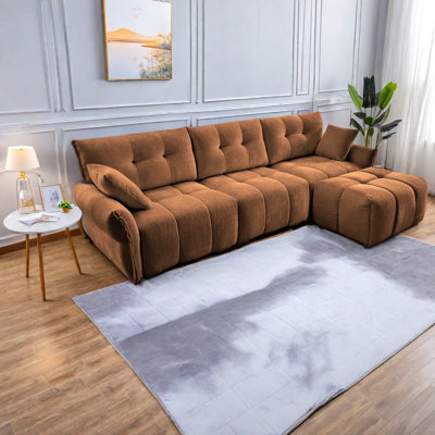 Élégant canapé trois places orange brûlé, revêtement en chenille luxueux pour la vie moderne