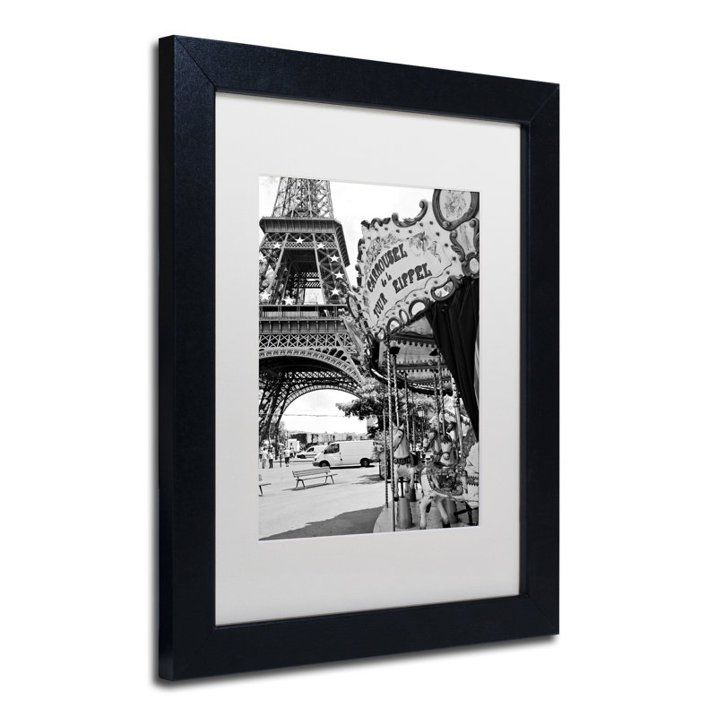 « carrousel tour eiffel » par philippe hugonnard,, reproduction de photo encadrée, H 14 po x l 11 po x P 0,5 po