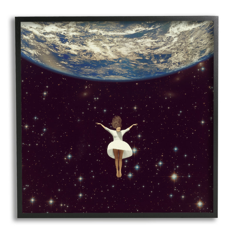 «Woman Falling Through Space White Dress Earth» par Paula Belle Flores - impression sur toile, H 17 po x l 17 po x P 1,5 po