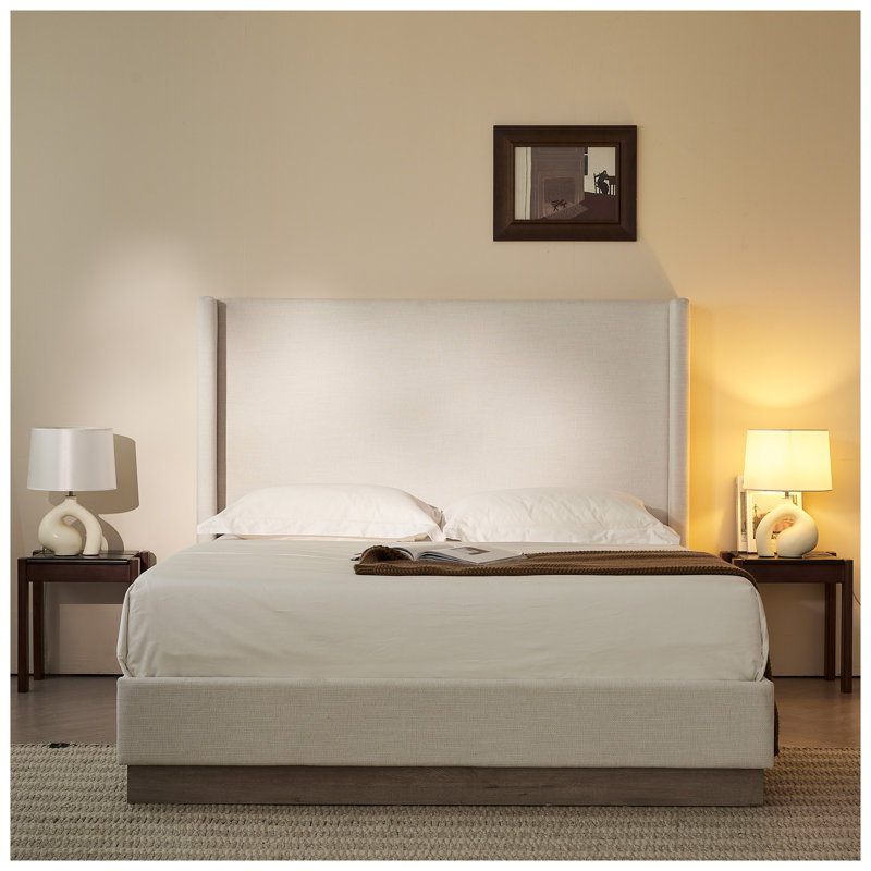 Très grand lit plateforme à oreilles tapissier Hosford - Toile ivoire texturée avec base en bois rustique, sans sommier