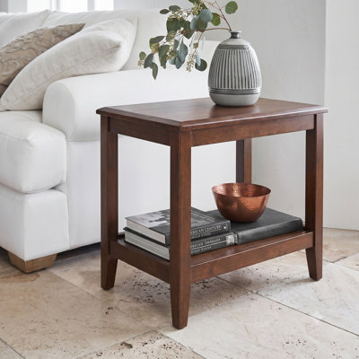 Table de bout en bois d'hévéa massif avec tablette de rangement ouverte