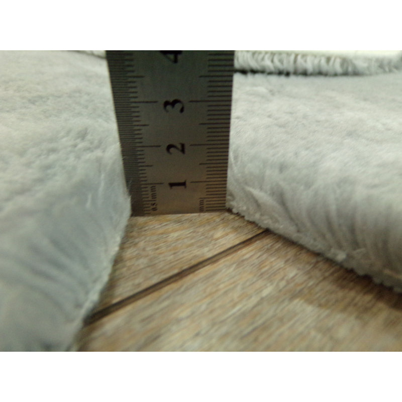 Tapis gris clair (4 pi x 4 pi), 100% polyester, hauteur de velours de 0,8 po | Dessous moelleux antidérapant, antibactérien, antiallergénique, antistatique | Lavable à la machine à 86 ° F | Parfait pour le salon, la chambre à coucher et les espaces de bureau