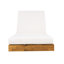 Élégante chaise longue de patio en bois d'acacia, coussin crème, utilisation extérieure moderne