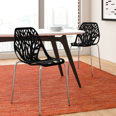 Chaises d'appoint empilables avec dossier à découpes florales et pieds en acier inoxydable - sièges de cuisine, de restaurant ou de banquet modernes