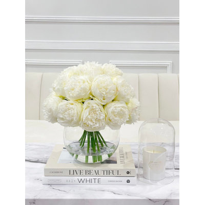 Arrangement artificiel de grandes pivoines
