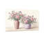Arrangement floral de plantes et de fleurs dans des vases sur une tablette-411428591