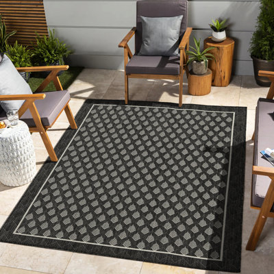 7 pi. 10 po X 10 pi. 3 po Tapis en polypropylène teinté anthracite 10 po Ensoleillé sur 3 zones, terrasse et salon,