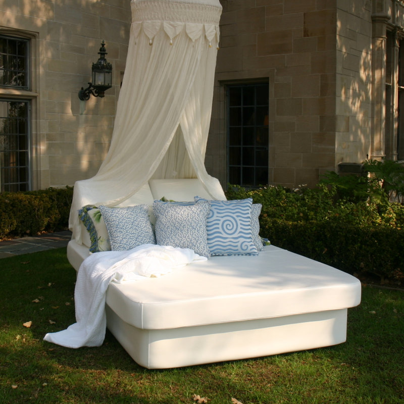 Crib Outdoor 8 - Seat Patio Daybed, Chill White
