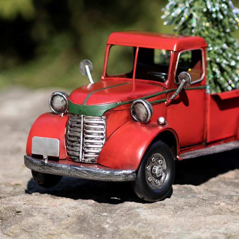 Camionnette avec arbre de Noël