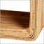 Table de chevet bohémienne en rotin naturel à 1 tiroir avec tablette ouverte, parfaite pour le rangement et le décor élégant d'une chambre à coucher.