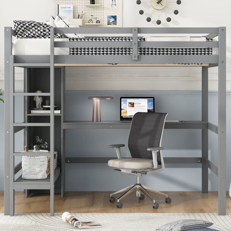 Lit mezzanine pleine grandeur gris avec bureau de fabrication de savon sous le lit et tablettes multifonctionnelles, lignes épurées, style moderne rustique en terre cuite Complement Home, garde-corps hauts
