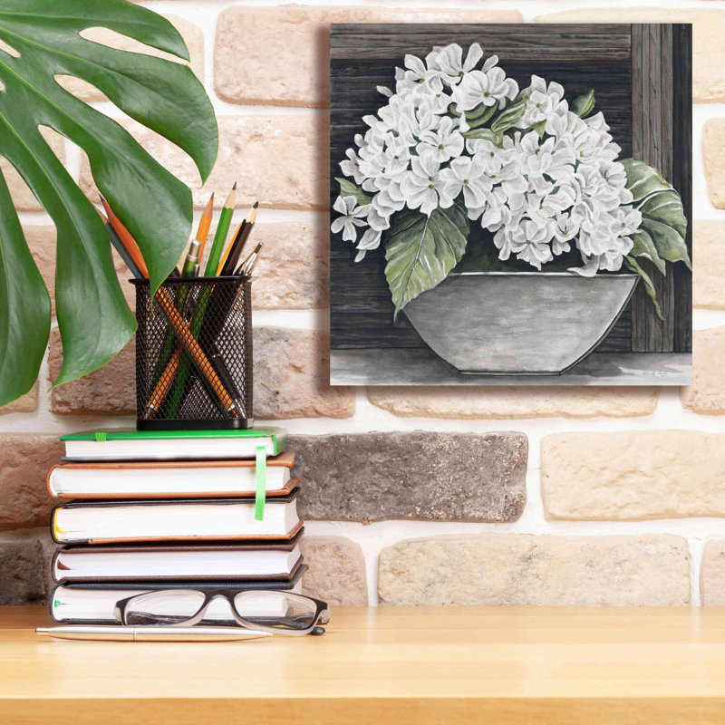 «Hydrangea Pot» par Cindy Jacobs, H 12 po x l 12 po x P 0,75 po