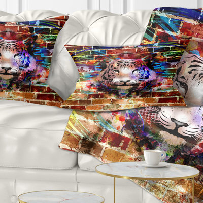 Tigre sur un motif de briques abstraites - Coussin décoratif imprimé abstrait