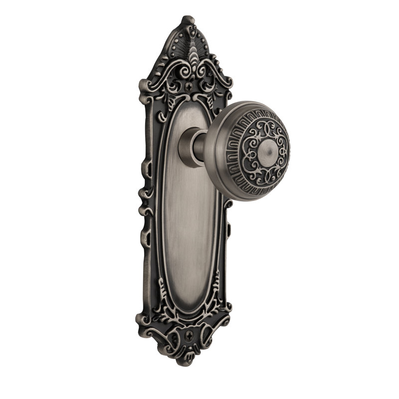 Plaque victorienne avec bouton de porte œuf et fléchettes, Étain antique, 2-3/4"
