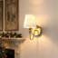 Lampe murale 11 po (H) avec bras articulé traditionnel et abat-jour empire