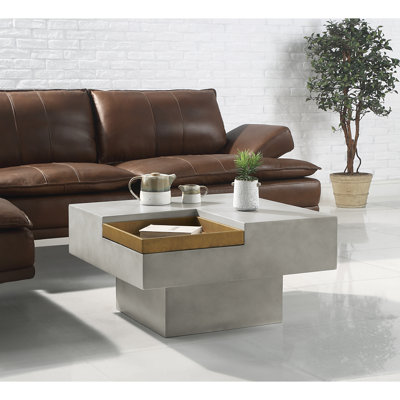 Table basse grise patinée avec plateau carré et base piédestal