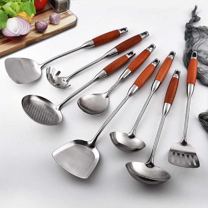 Ensemble d'ustensiles de cuisine 8 pièces en acier inoxydable avec poignées en bois, outils de cuisson ergonomiques, y compris louche à soupe et écumoire, durable et écologique