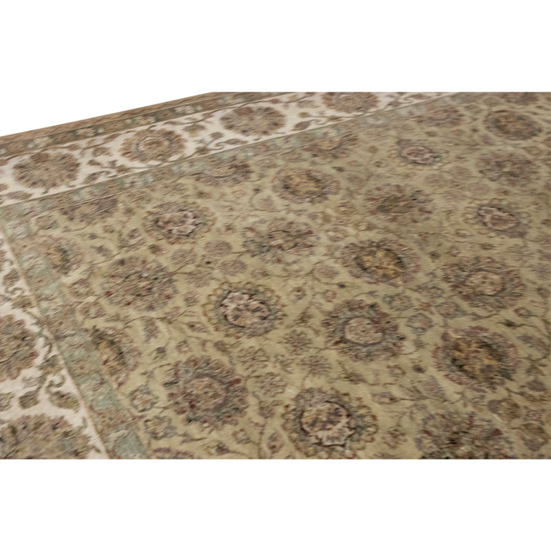 Tapis vert clair et ivoire noué à la main de haute qualité